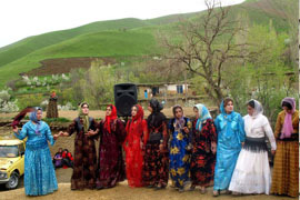 آیین‌های ملی و باستانی ایران , سنت‌های ویژه نوروزی در کردستان