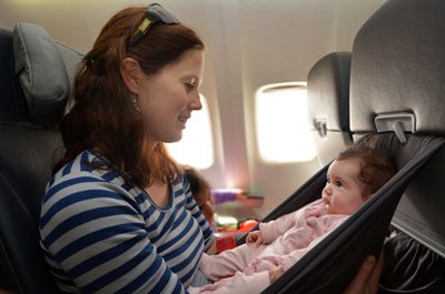 مراقبت های پس از زایمان,سوار شدن مادران تازه فارغ شده بر هواپیما