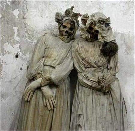 دخمه سیسیل,صومعه سیسیل ایتالیا,سرزمین مردگان در ایتالیا