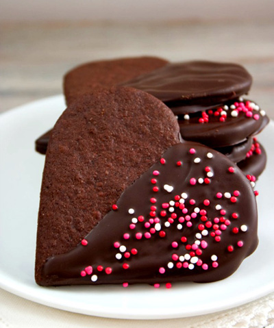 طرز تهیه قلب‌های شیرین شکلاتی شیرینی مخصوص عید نوروز