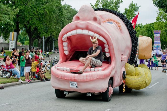فستیوالی جالب از رژه خودروهای حیرت انگیز در آمریکا