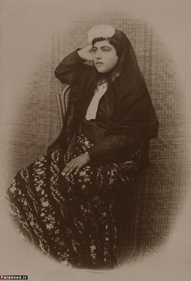 عکس‌نوشت - عکس آتلیه‌ای از زن قاجاری