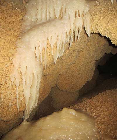 زرین غار یکی از زیباترین غارهای کشف شده استان زنجان