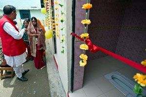 ازدواج دختران هندی به شرط وجود توالت در خانه داماد
