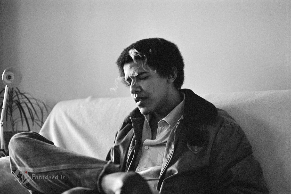 عکس - باراک اوباما حین سیگار کشیدن در دهه 70