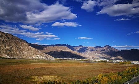 آسمان فیروزه ای تبت در غرب چین