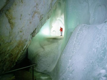 بزرگترين غار يخی جهان + تصاوير