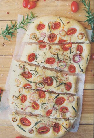 نان فوکاسیا؛ نان ایتالیایی با گوجه گیلاسی