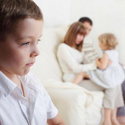 روش های تشویق کردن یکی از فرزندان برای جلوگیری از حسادت فرزند دیگر